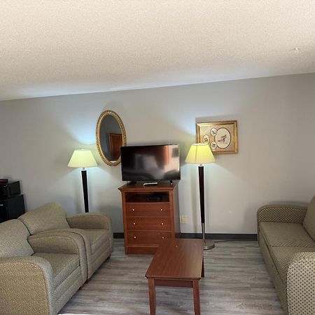 Lake Tree Inn & Suites Marion Kültér fotó