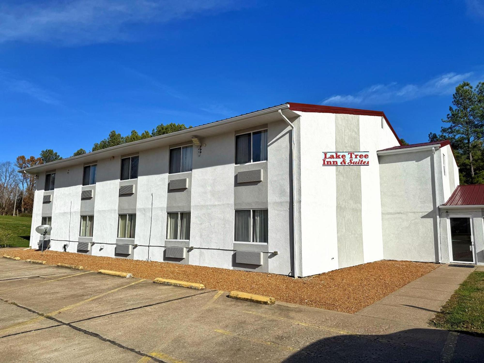 Lake Tree Inn & Suites Marion Kültér fotó