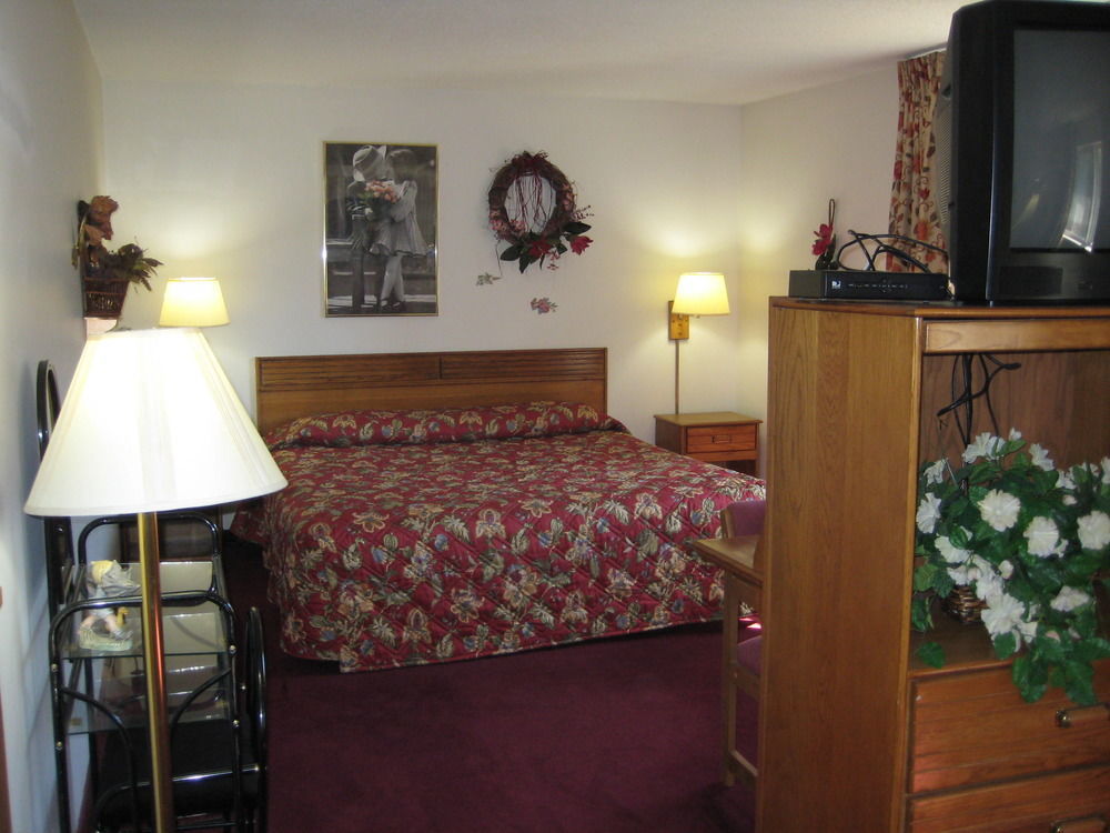 Lake Tree Inn & Suites Marion Kültér fotó