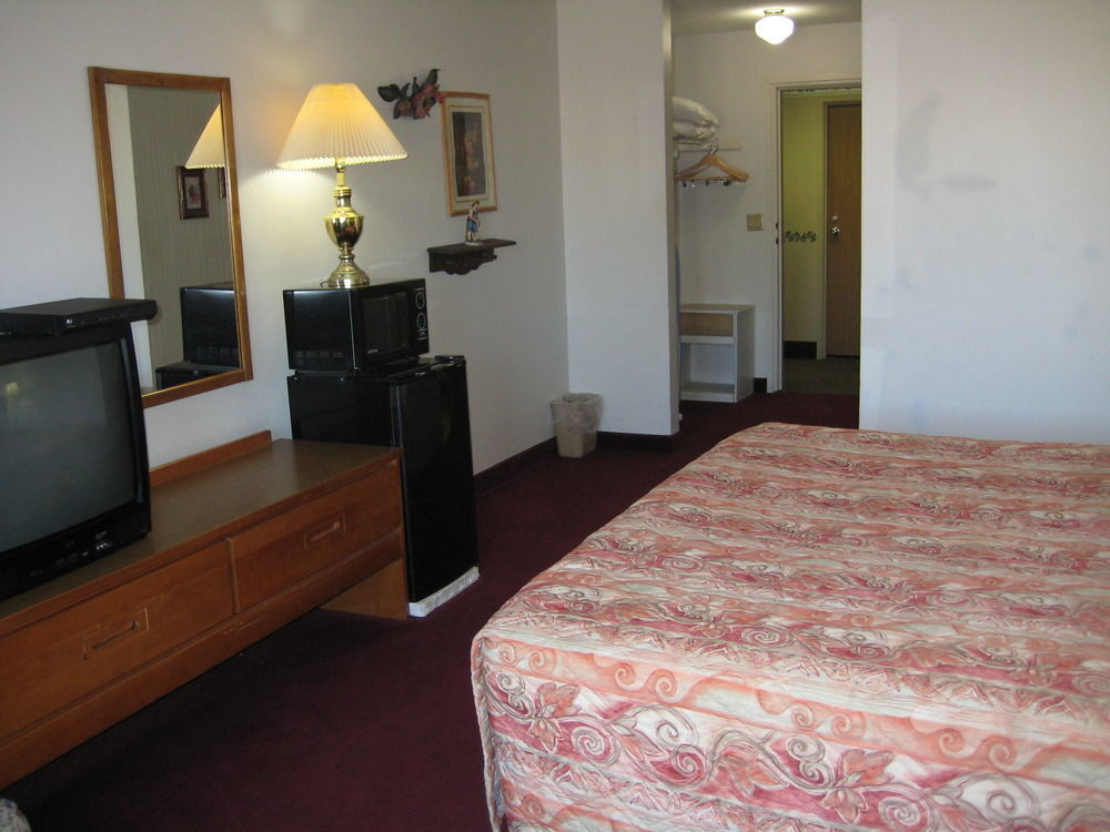 Lake Tree Inn & Suites Marion Kültér fotó