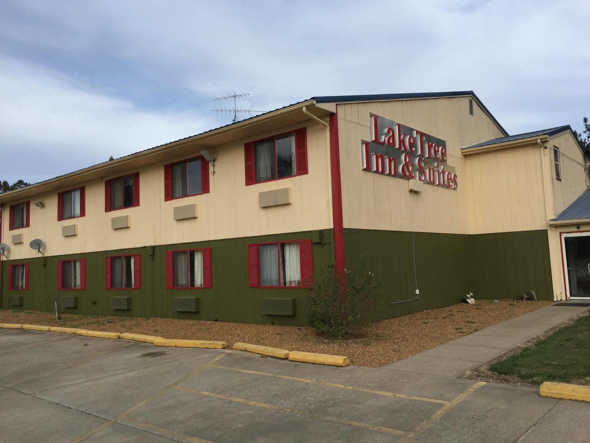 Lake Tree Inn & Suites Marion Kültér fotó