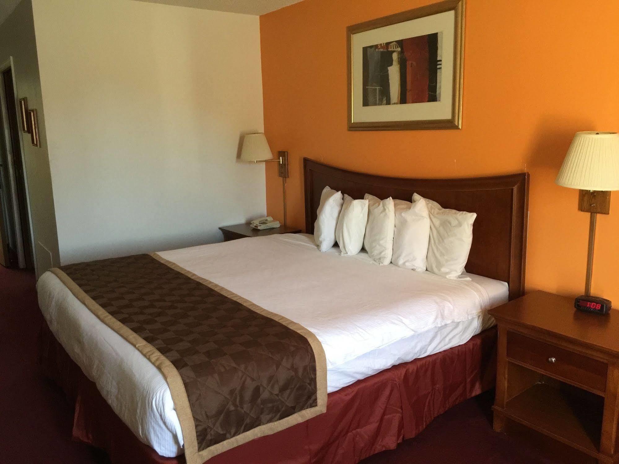 Lake Tree Inn & Suites Marion Kültér fotó